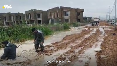 لە ترسی لافاو دەرگای ماڵەکانیان بە فەردەی خۆڵ و نایلۆن گرتووە