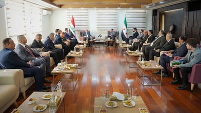 مستشار السوداني في سوريا.. الفريق عبد الحسين يبحث افتتاح منفذ “التنف” وعودة الحركة