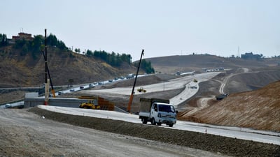 كاركردن له دووسایدی کەسنەزان- گۆمپەسپان گەیشتووەتە هەورازە نەفت
