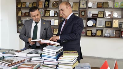 سه‌رۆك كۆمار چه‌ندین سه‌رچاوه‌ و كتێبی به‌خشیه‌‌ دوو زانكۆى هه‌رێمی كوردستان