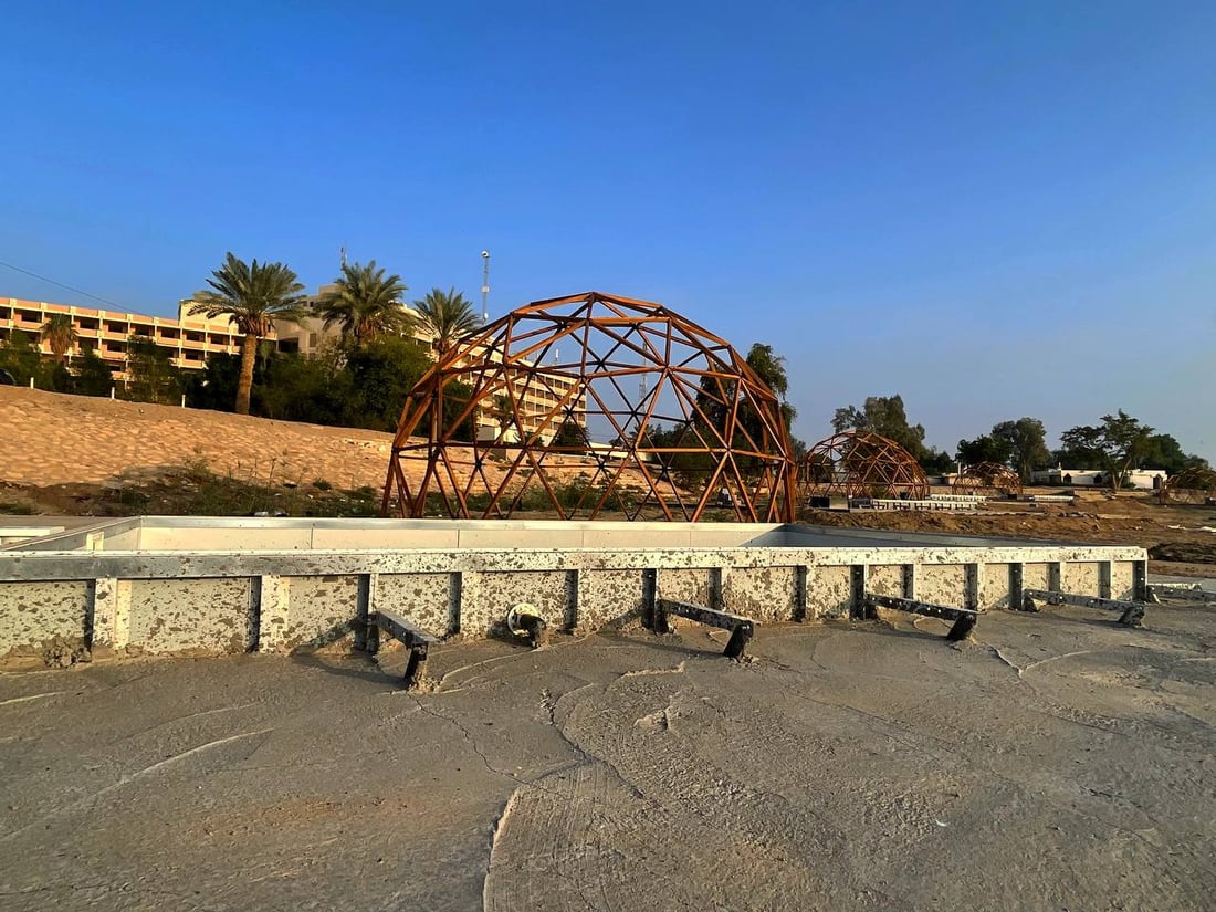 بحيرة الحبانية تستعد للصيف: بيوت للعوائل وترميم الفندق والشاليهات (صور)