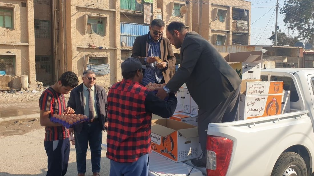 صور: البيض المدعوم يصل إلى حي “التنك” أفقر مناطق السماوة.. الطبقة بـ 4750