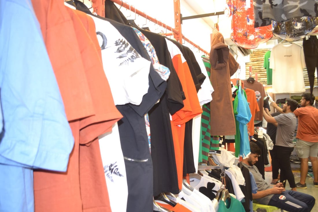 البياع: محال الملابس في شارع 20 ترد على “تجار فيسبوك” بالطريقة ذاتها