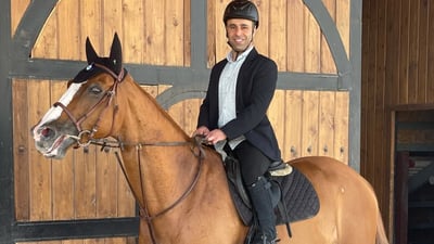 حصان “دلشاد” بـ 50 ألف دولار.. فارس دولي من دهوك يستعد لبطولة كردستان