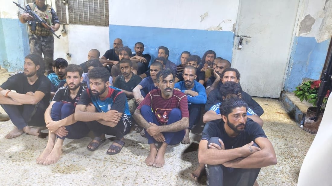 صور: زورق مجهول يترك باكستانيين على ساحل الفاو.. الأمن اعتقلهم واحداً واحداً