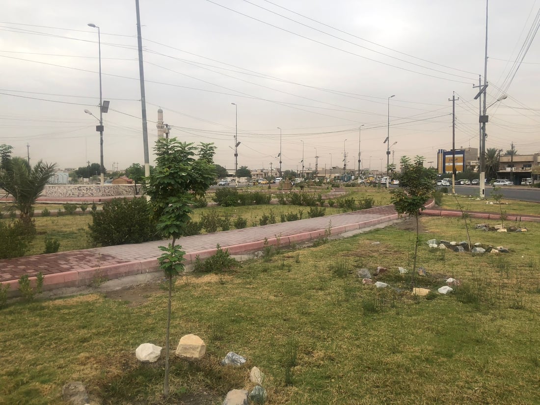 حديقة بدل القمامة عند مدخل حي الجهاد في بغداد.. أعمال التأهيل انتهت (صور)