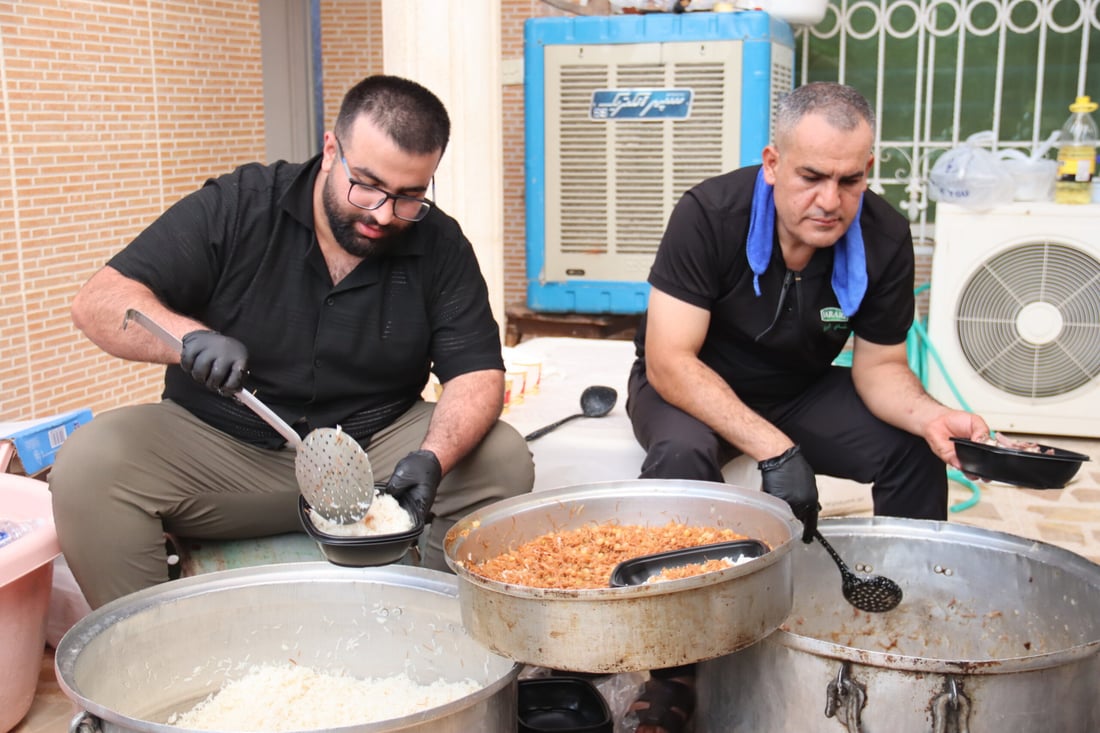 عاشوراء أربيل.. مقر الحكيم يختم المراسم بوليمة كبيرة للجميع