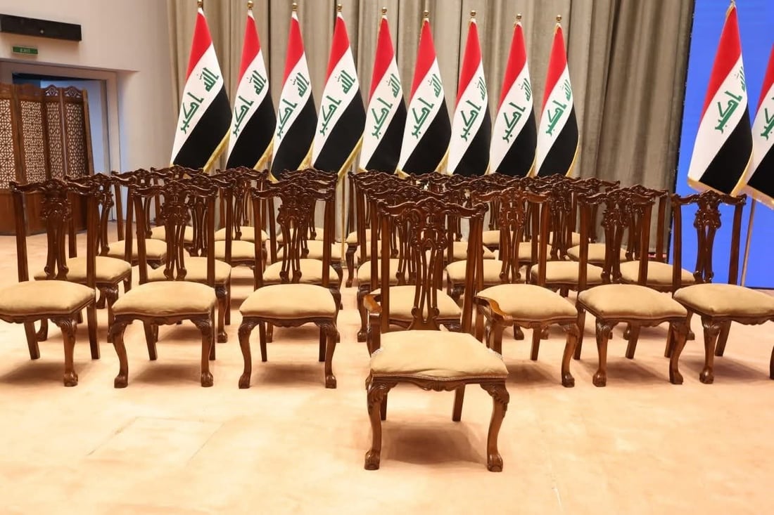 صور: الكراسي تنتظر الزيدي ووزراءه.. البرلمان جهز كل شيء لجلسة التصويت