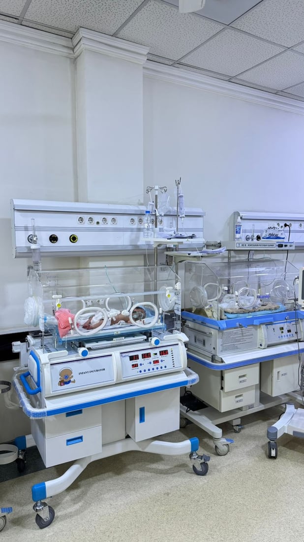 سێ ئامێری شوشەی چاودێری منداڵان بۆ نەخۆشخانەی سۆران دابینکرا