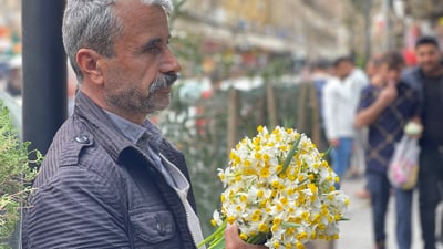 ئەو پیاوەی بەهاران لەگەڵ نێرگز دەردەکەوێت