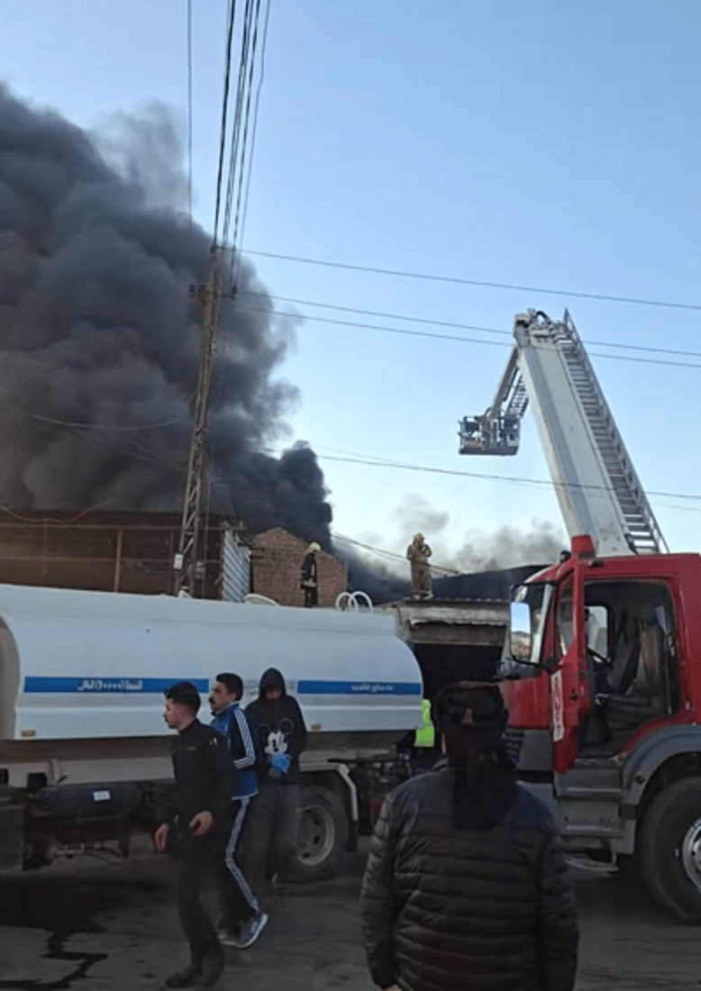 صور: حريق ضخم يلتهم مخازن الجملة قرب ساحة العروبة بالكاظمية