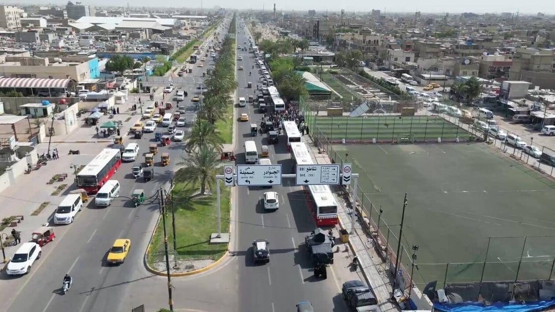 صور: وزير النقل مع الباصات الحمراء في مدينة الصدر.. انتظروا خطاً جديداً إلى الجامعة