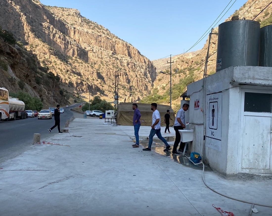 صور: مضايف أربيل تجهز المبردات لاستقبال زوار أربعينية الإمام الحسين