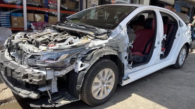 ئۆتۆمبێلی سفر كیلۆمەتر دەكەن بە 10 پارچە و بۆیاخی دەكەن