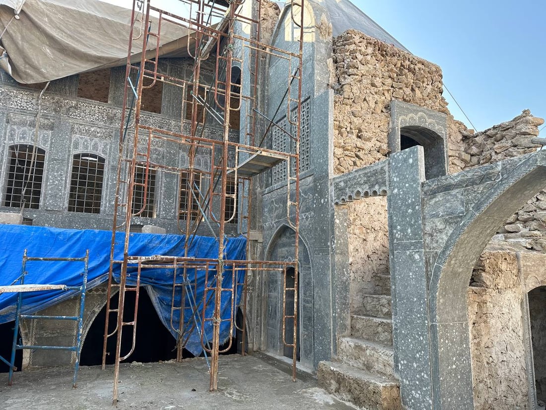 الموصل: إعادة العمل في “بيت التتنجي” التراثي.. ونقش الحجر بأياد محلية