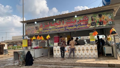 أبو غريب: رمضان ينعش “بسطات الشربت واللبن”.. ألوان جذابة في طريق الصائمين