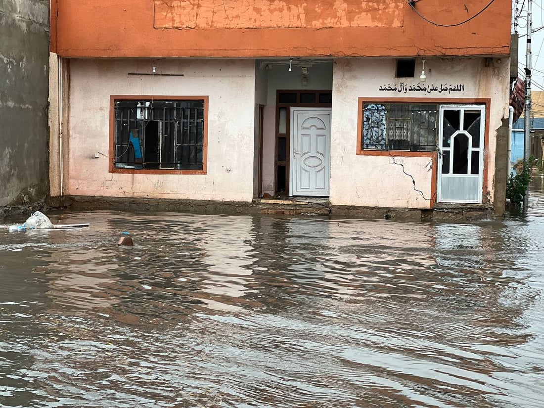 صور من داقوق الآن: الأمطار أغرقت السيارات واجتاحت المنازل وأسقطت أعمدة الكهرباء