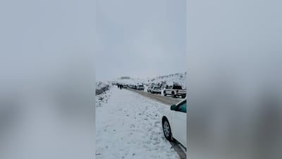 الثلوج تغطي جبل سنجار ومتسلق يؤكد: ارتفاعها 30 سم عند القمة