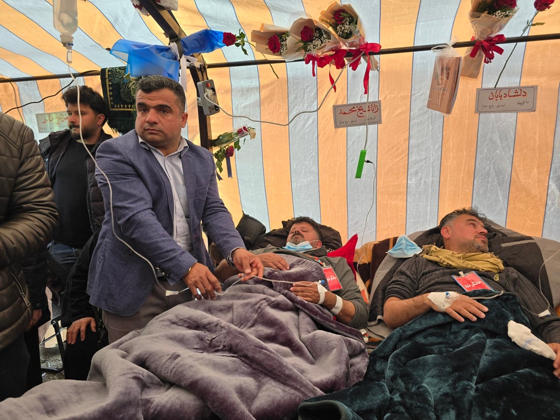 قبل قليل.. تدهور حالة المضربين عن الطعام ومشاهد مؤثرة من السليمانية (فيديو)