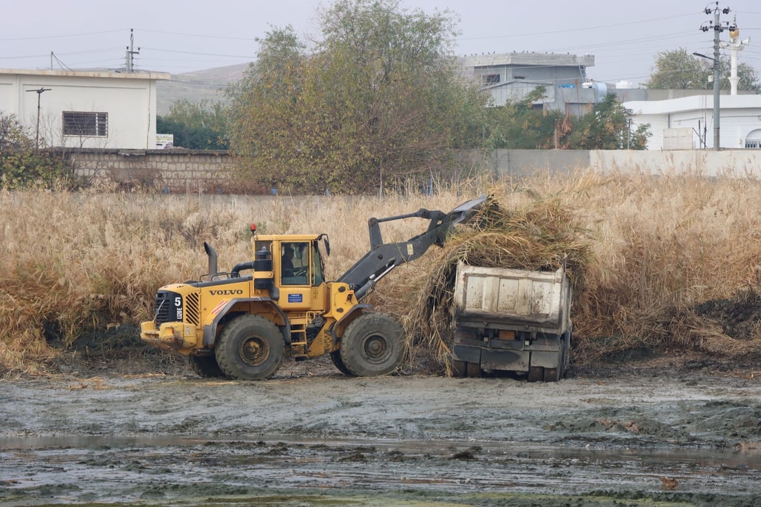 زیاتر 100 گەڵابە پاشماوە لە سەرچاوەی ئاوی بێستانسوور فڕێدرا