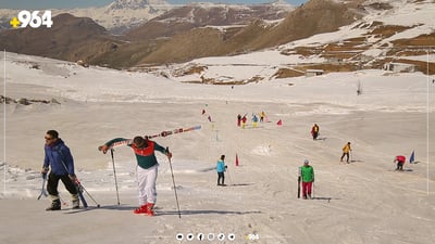 بەفر باڵەكایەتی پۆشیوە و گەشتیاران ناوچەكەیان تەنیوە
