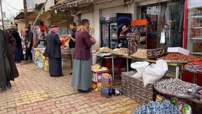 أهالي تل عبطة يستعدون للعيد.. الأزياء الخليجية وطرشي الشفاء تصدرت مشترياتهم