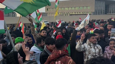 چالاکوان و هاوڵاتیانی هەولێر چوونەوە بەردەم کونسوڵخانەی ئەمریکا