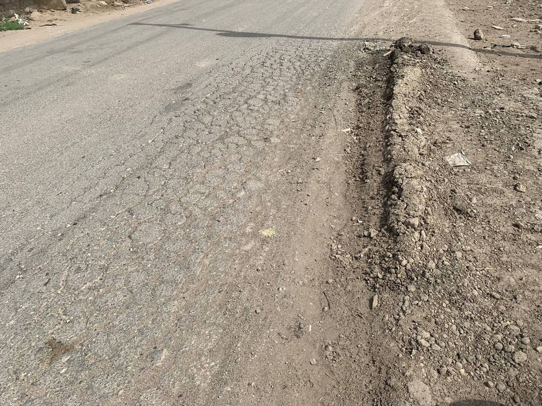 صور من هور رجب: شارع خط النفط مبلّط.. لكنه ضيق ومتخسف بسبب الشاحنات