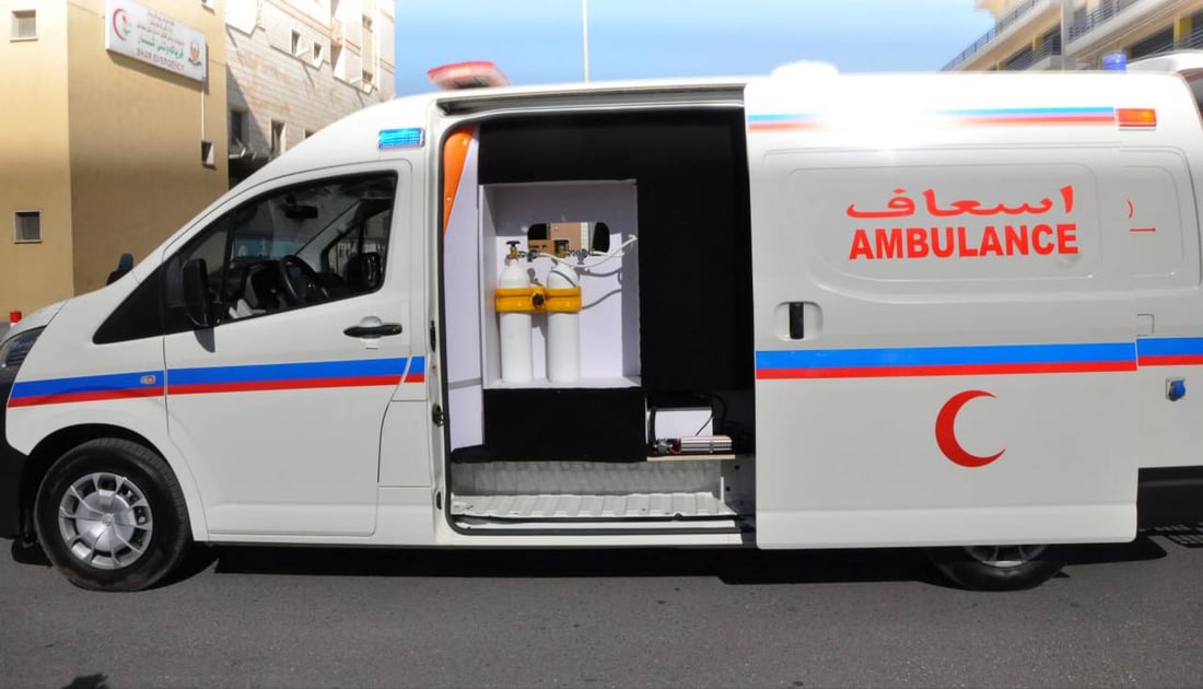 خێرخوازێك ئەمبوڵانسێکى پێشکەش بە نەخۆشخانەى شار کرد