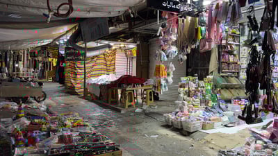 بازاڕی “لای مه‌حكه‌مه‌” كاتی به‌ربانگ دوكانداری لێ نییه‌