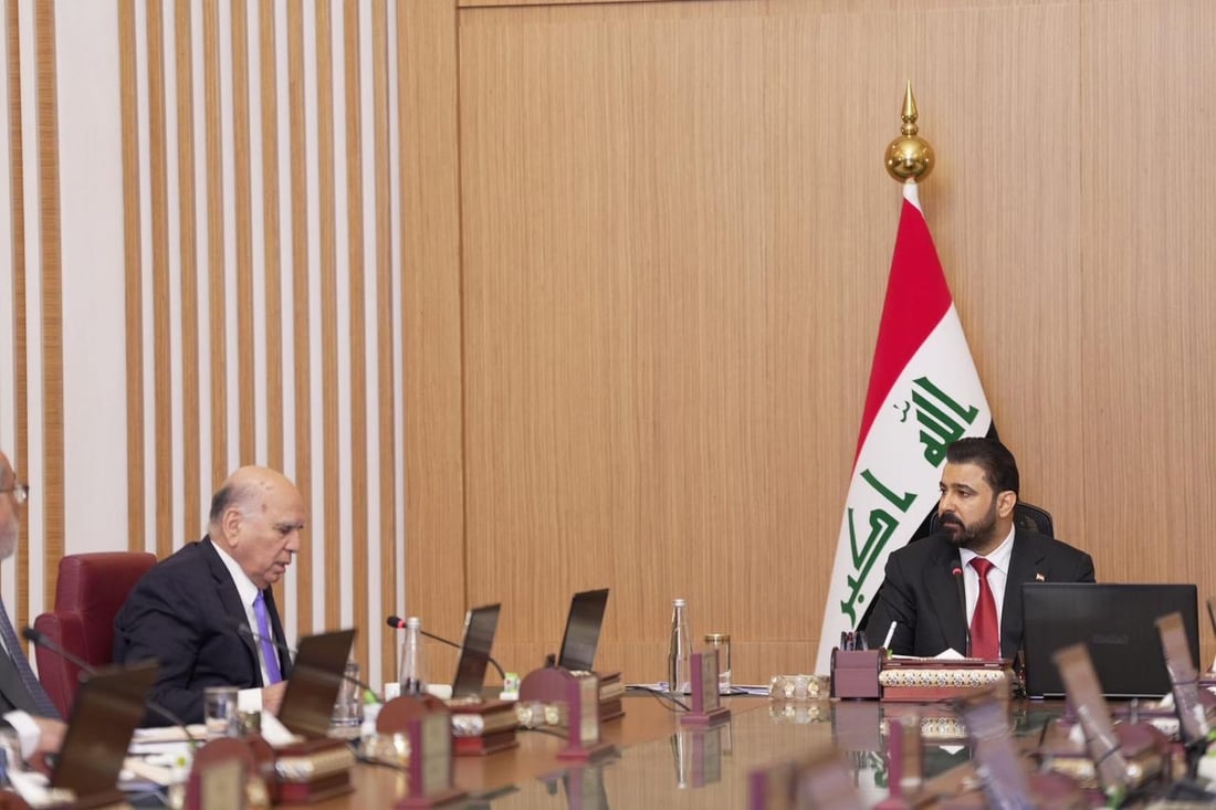 الزيدي يترأس أولى جلسات مجلس الوزراء.. توجيهات للوزارات كافة