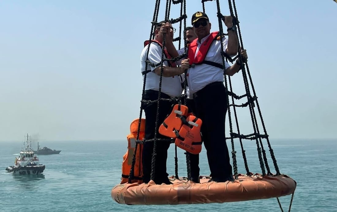 وضع خور عبد الله يحتاج هليكوبترات.. ضابط يشرح يوم البحرية الطويل