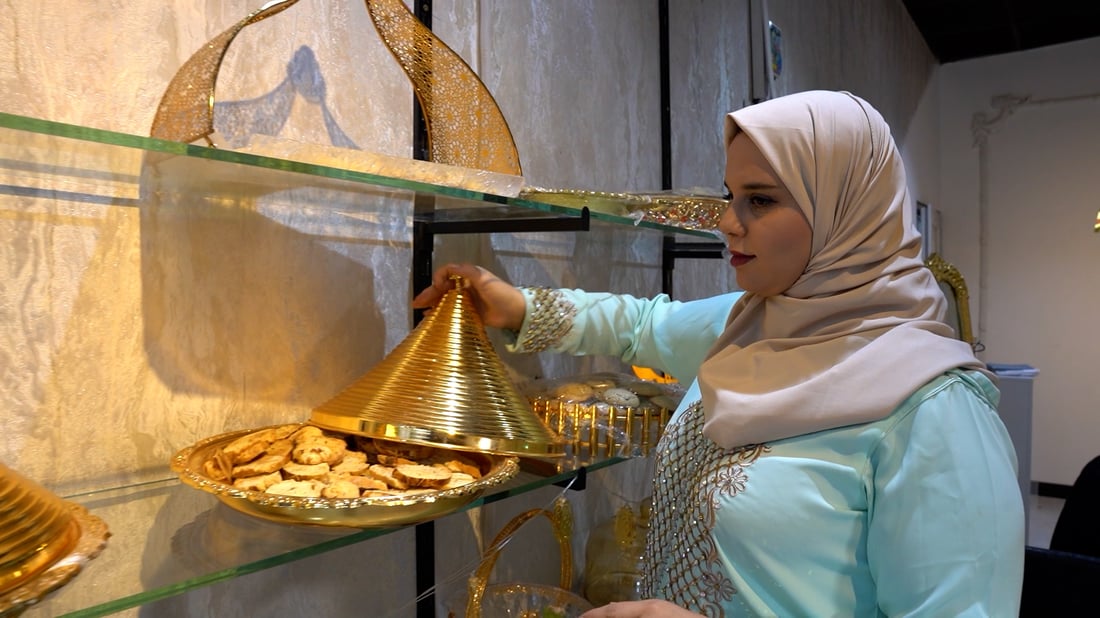 سيدة مغربية في الكوت تطبخ للعراقيين حلوى لا يعرفونها! (فيديو)