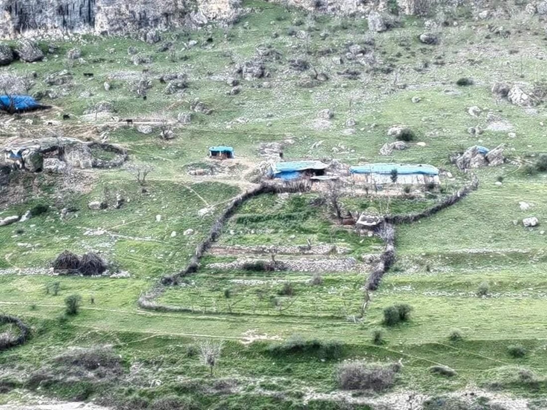 گوندێكی دینارته‌ یه‌ك ماڵى لێده‌ژی و ئه‌ویش كۆچه‌رییه‌