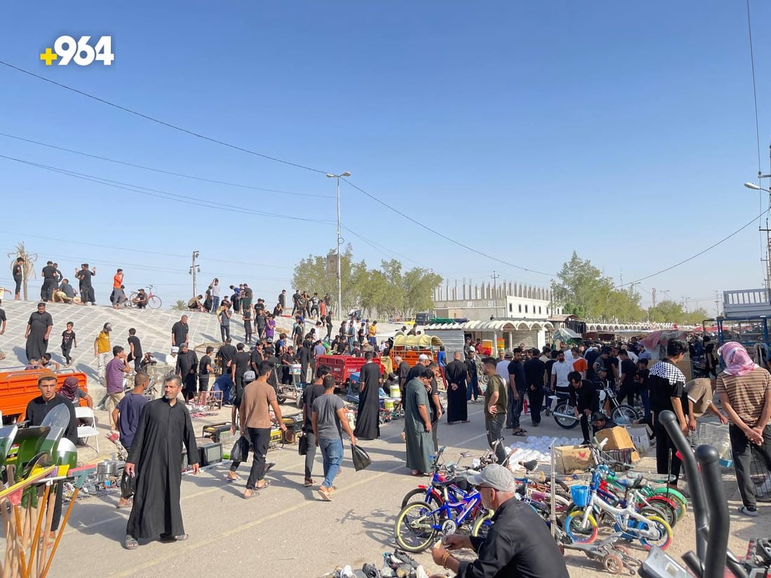 صور: الأثرياء في القرنة يعودون إلى سوق الجمعة بحثاً عن السلع النادرة والأنتيك