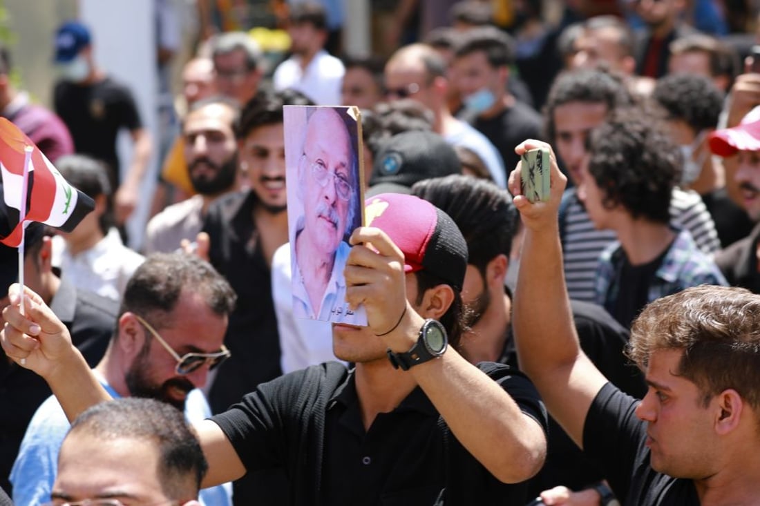 BAGHDAD, IRAQ - MAY 21: People attend the funeral of Iraqi poet Muthaffar al-Nawab in Baghdad, Iraq on May 21, 2022. (Photo by Murtadha Al-Sudani/Anadolu Agency via Getty Images)