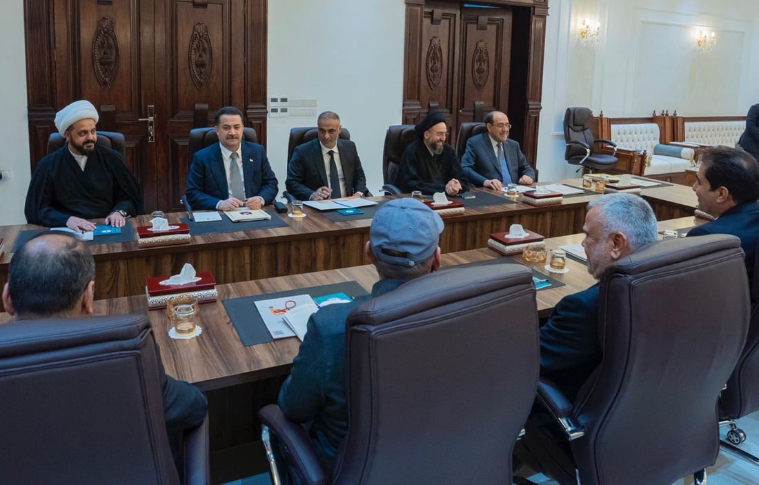 قيس الخزعلي عاد مبتسماً وبقي العبادي.. صور من اجتماع الإطار هذه الليلة