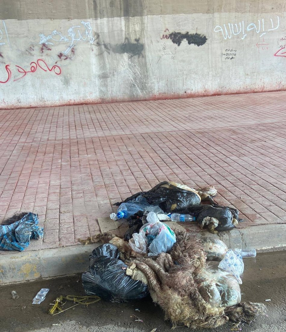 24 شوێن دیاریکراوە کەچی پاشماوەی ئاژەڵی قوربانی لە ناوەڕاستی شەقام فڕێدەدەن