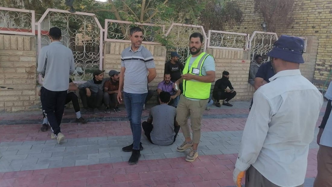 مضربون منذ 3 سنوات.. المشخاب تطلب من 33 عامل نظافة الصبر وتعدهم بحل قريب