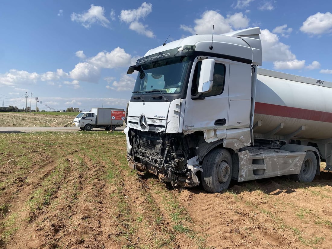 بارهەڵگرێک و تەکسییەک پێکیاندادا؛ دوو کەس گیانیان لەدەستدا