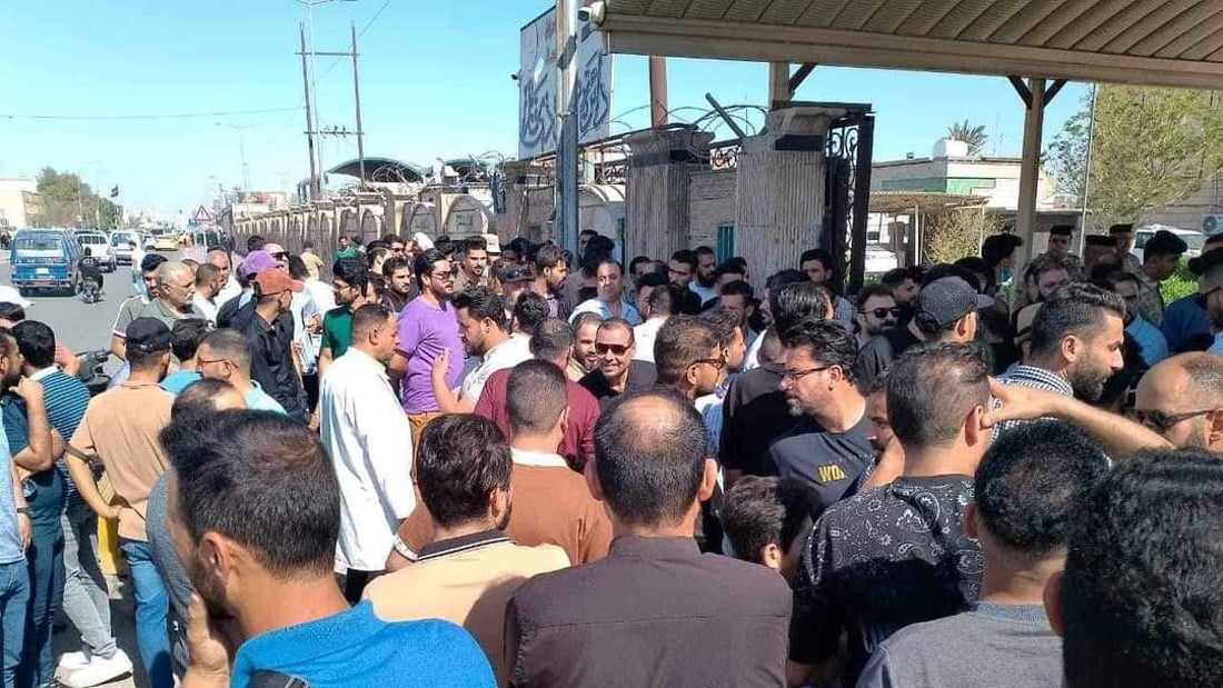 موظفو صحة ذي قار يطالبون بصرف مستحقاتهم.. الوزير وعد بحل المشكلة (صور)