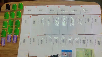 ساعده موظفان.. القبض على مسافر بحوزته 42 “فيزا كارد” في مطار بغداد