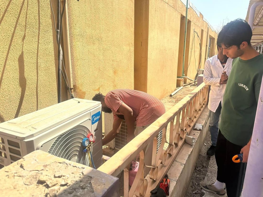 صور: 15 شاباً يتعلمون تركيب وصيانة السبالت في ورش الحكومة