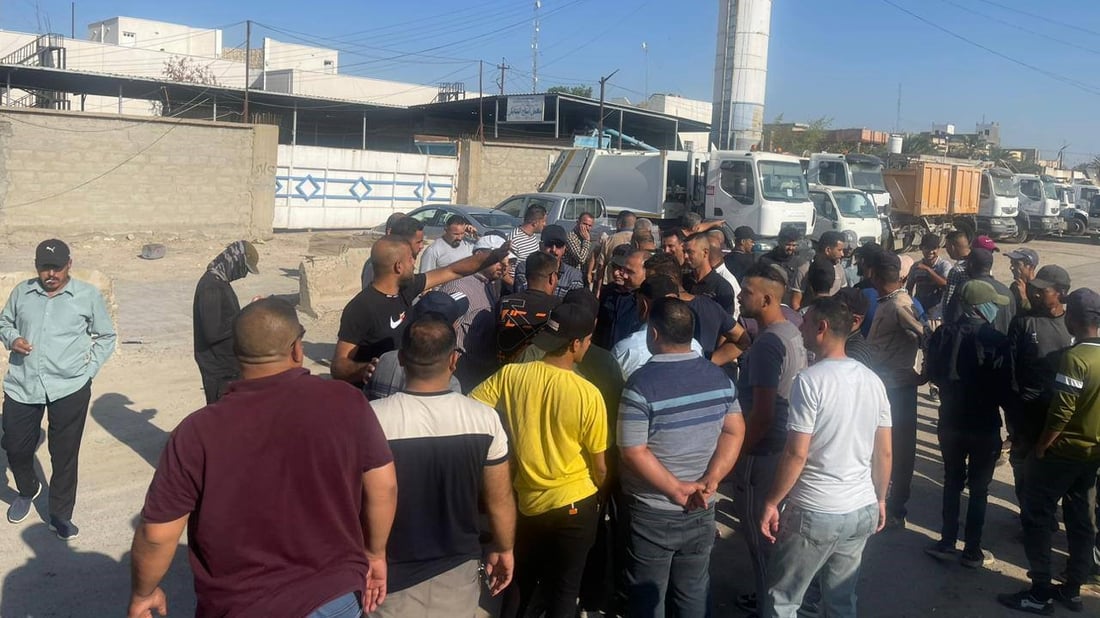 المدير أشهر سلاحه بوجه المتظاهرين.. موظفو بلدية أبو غريب يطالبون مجلس بغداد بالتدخل
