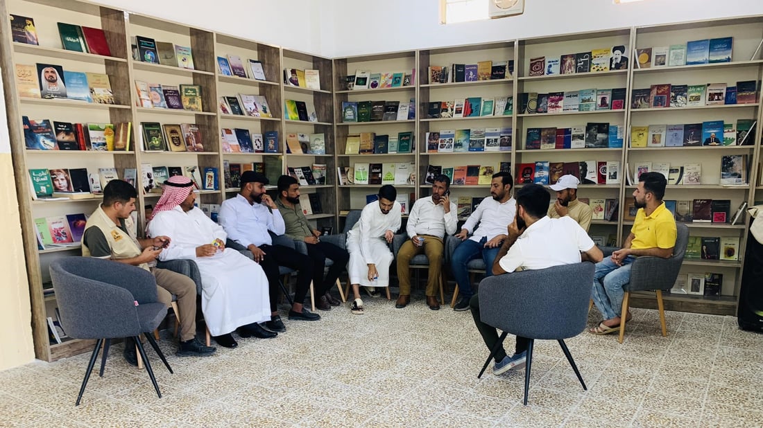أول مكتبة في “البعاج” على الحدود السورية.. استعارة مجانية وأسعار مناسبة (صور)