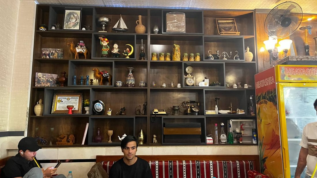 “صَبَّحْ.. صَبَّح”.. قدح شاي مع مغامري البحار والفنانين وتجار البصرة (صور)
