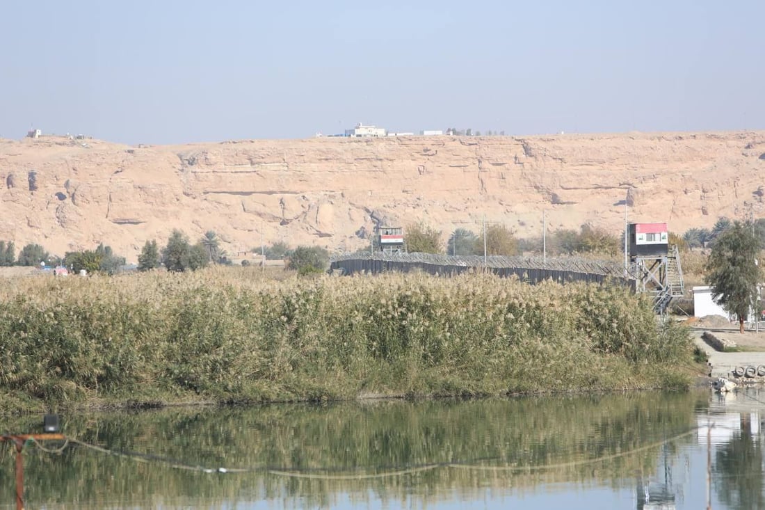 تحصينات واستعدادات عراقية كبيرة على الحدود مع سوريا (صور)