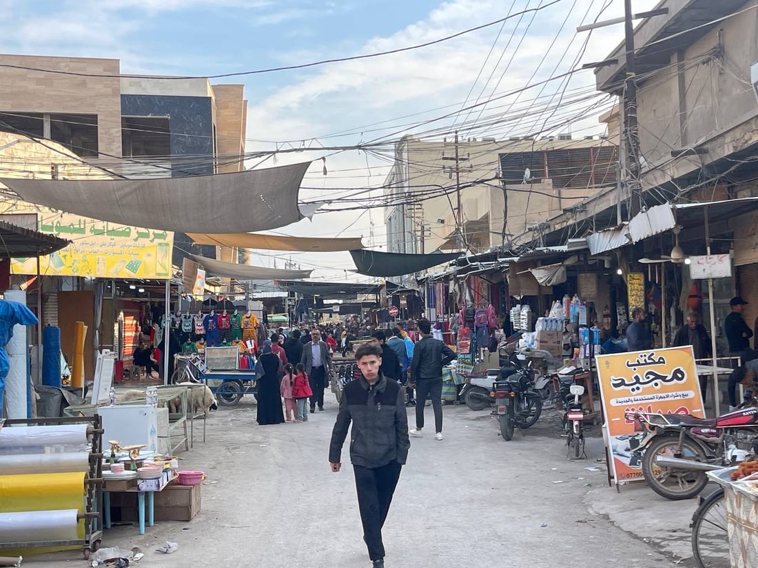 صور: نساء ديالى في سوق بعقوبة القديم وفاءً لنذر “زكريا” وطلباً للذرية