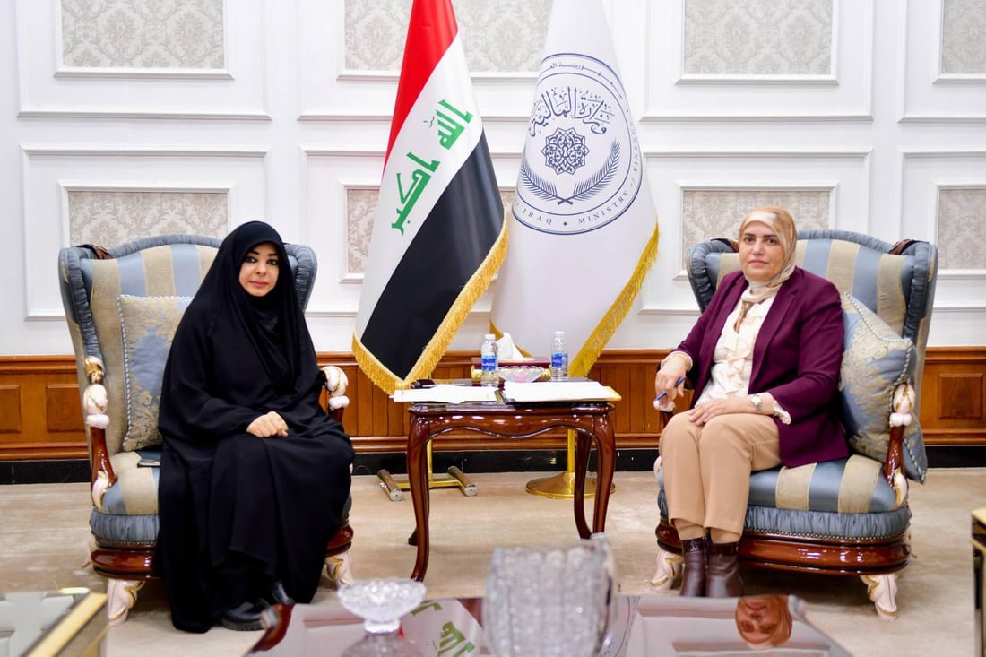 ازدحام في مكتب وزيرة المالية.. 19 نائباً يناقشون الموازنة مع طيف سامي