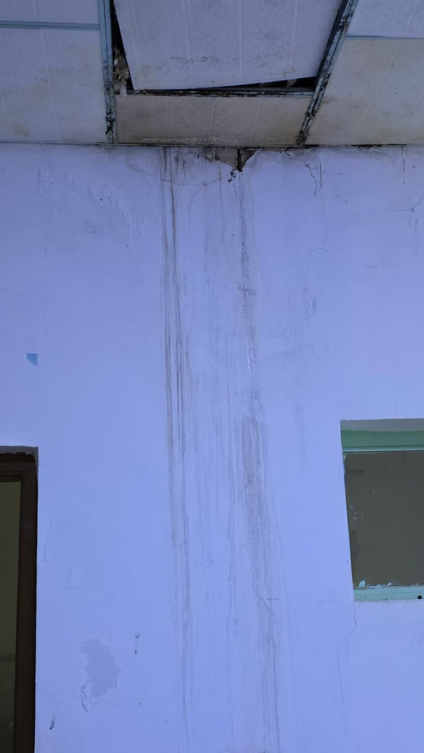 بارانە و سەقفی نەخۆشخانەی مەیدان تکە دەکات